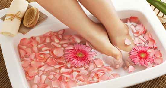 تعبیر خواب پا در آب گذاشتن