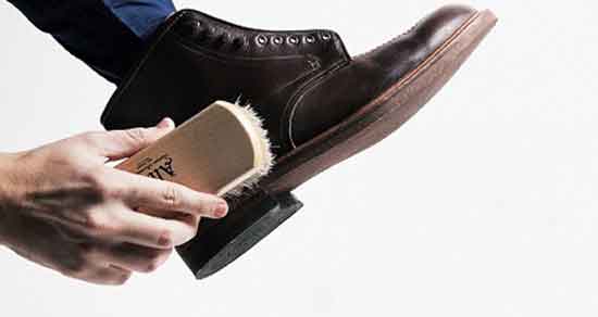 تعبیر خواب واکس زدن به دست ، معنی واکس زدن به دست در خواب چیست