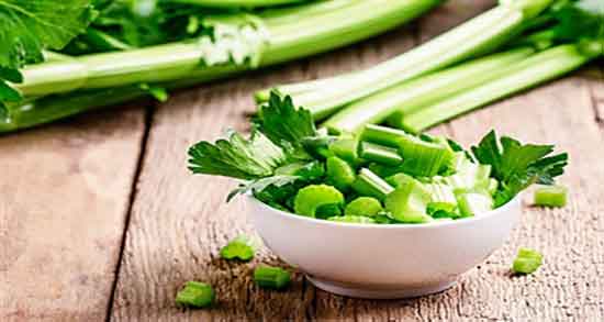 چگونه تلخی آب کرفس را بگیریم ؛ خوش طعم کردن آب کرفس