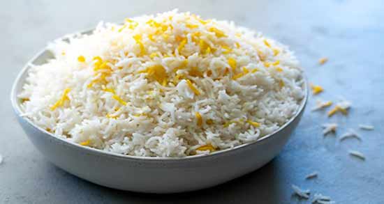 گلاب در برنج ؛ برای سفید شدن برنج در حال پخت به آن گلاب اضافه کنید