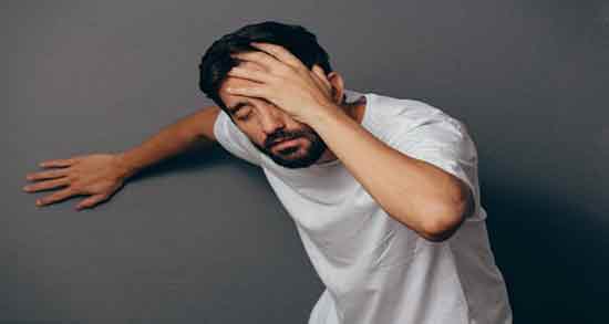سیاهی رفتن چشم ؛ علت سرگیجه و سیاهی رفتن چشم بعد از بلند شدن