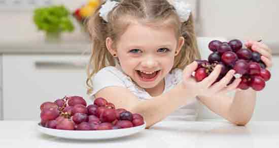 فواید انگور قرمز برای کودکان ؛ اهمیت خوردن انگور قرمز برای کودکان