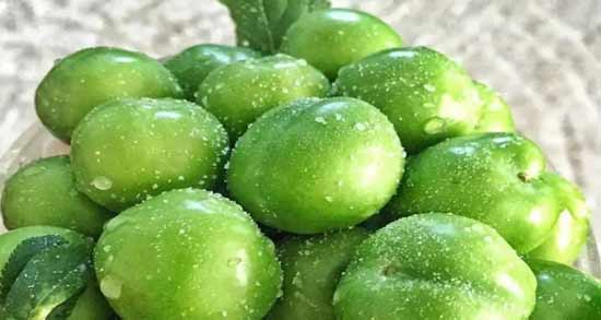 خواص گوجه سبز برای پوست صورت ؛ کاهش چین و چروک پوست با گوجه سبز
