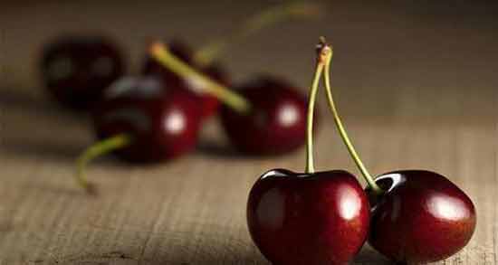 خواص گیلاس برای پوست ؛ درمان آکنه و جوش صورت با خوردن گیلاس