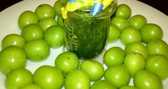 مضرات گوجه سبز نارس ؛ ایجاد دل درد با خوردن گوجه سبز نارس
