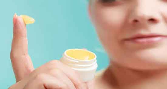 وازلین برای لب ؛ ایا وازلین برای برجستگی لب خاصیتی دارد یا نه