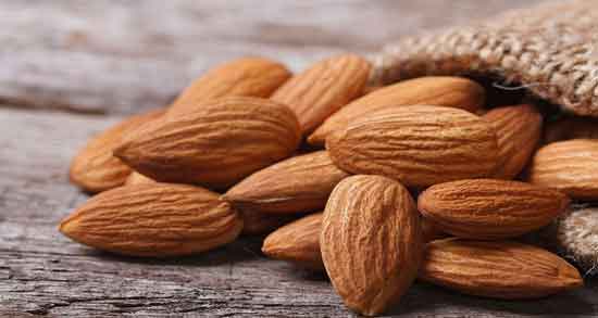 بادام درختی در طب سنتی ؛ بررسی خواص و مضرات بادام درختی از دیدگاه طب سنتی