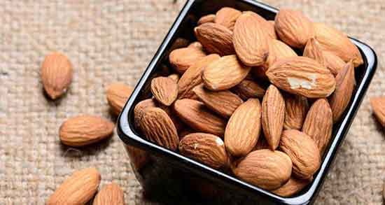 خواص بادام درختی برای مو ؛ بادام حاوی مواد مغذی باعث نرم تر و درخشان تر شدن مو