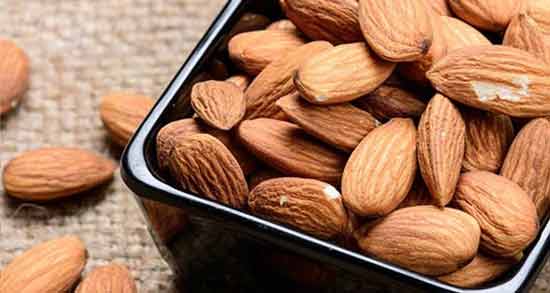 مضرات بادام در بارداری ؛ آیا خوردن بادام برای زن باردار ضرر دارد؟