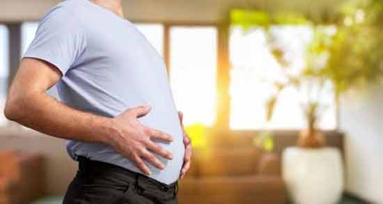 یخ و لاغری شکم ؛ تاثیر گذاشتن کیسه یخ بر روی شکم برای کاهش چربی و لاغری