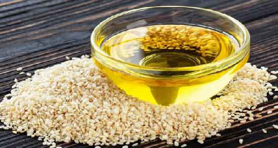 خواص روغن کنجد برای ملاج سر و خاصیت درمانی مالیدن روغن کنجد روی سر ...