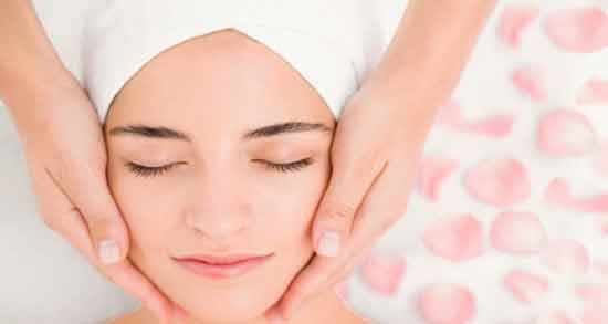 فواید گلاب برای پوست صورت نی نی سایت ؛ از بین بردن لک پوست با مصرف گلاب