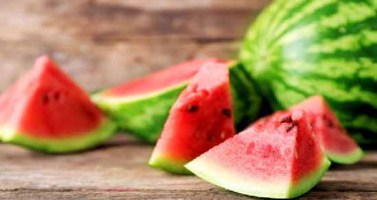 آب هندوانه برای نوزاد چهار ماهه ؛ آیا می توان به نوزاد آب هندوانه داد؟