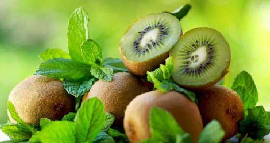 کیوی برای یبوست خوبه ؛ خواص و مضرات مصرف کیوی برای یبوست
