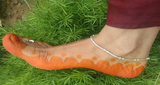 حنا برای داغی کف پا ؛ فواید استفاده از حنا برای درمان داغی کف پا