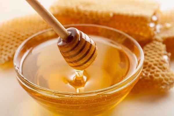 تعبیر خواب خوردن عسل زرد + معنی خوردن عسل زرد در خواب های ما چیست