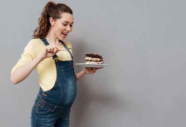 تعبیر خواب شیرینی خوردن زن باردار + معنی شیرینی خوردن زن باردار در خواب های ما چیست