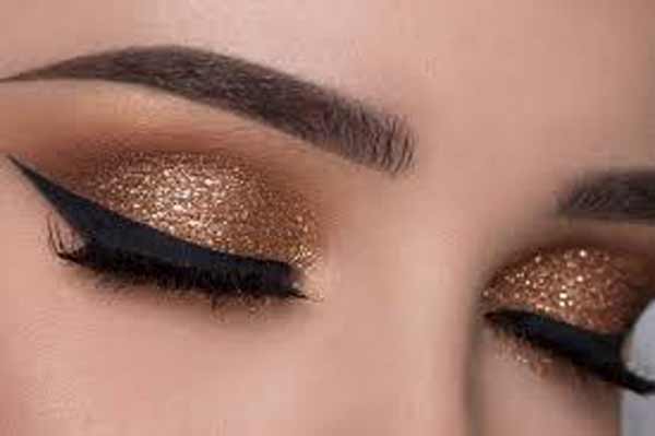 تعبیر خواب آرایش چشم دختر مجرد + معنی آرایش چشم دختر مجرد چیست