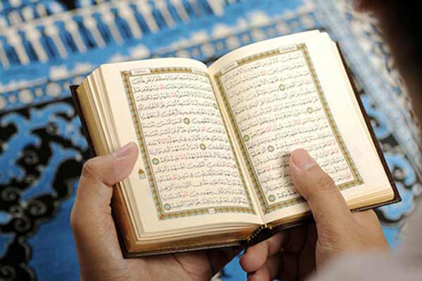 تعبیر خواب قران در دست داشتن دیگران + معنی قران در دست داشتن دیگران در خواب چیست