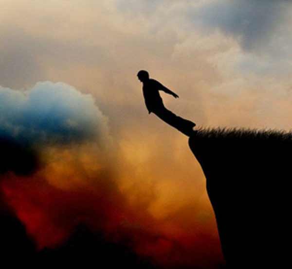 تعبیر خواب افتادن برادر از بلندی + معنی افتادن برادر از بلندی در خواب چیست