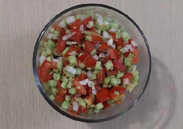 تعبیر خواب سالاد خیار گوجه + معنی سالاد خیار گوجه چیست