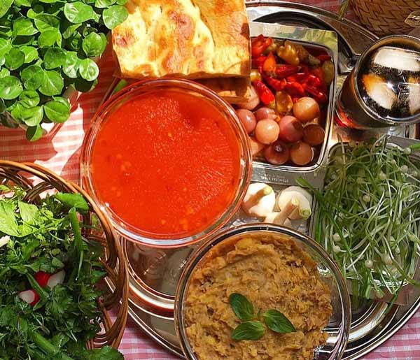 تعبیر خواب آبگوشت پختن دختر مجرد + معنی آبگوشت پختن دختر مجرد در خواب چیست