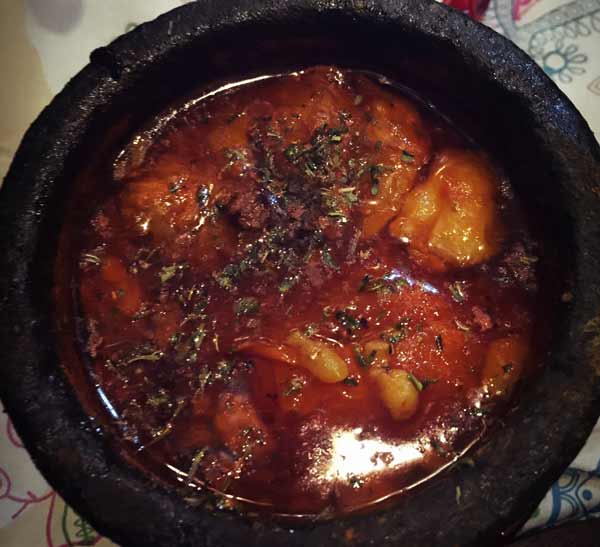 تعبیر خواب آبگوشت سوخته + معنی آبگوشت سوخته در خواب چیست