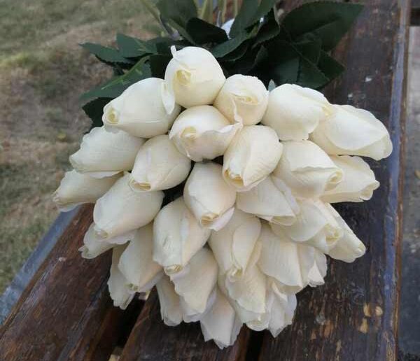 تعبیر خواب غنچه گل رز سفید + معنی غنچه گل رز سفید در خواب چیست
