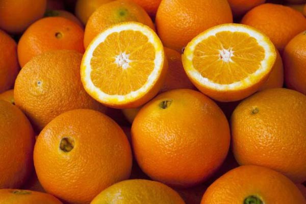 تعبیر خواب پرتقال گرفتن از دیگران + معنی پرتقال گرفتن از دیگران در خواب های ما چیست