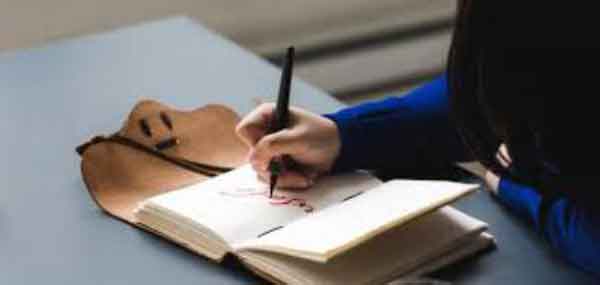 تعبیر خواب خودکار و مداد هدیه گرفتن از دوست و معلم از نظر ابن سیرین