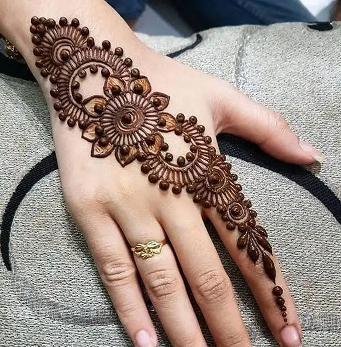 مدل حنا پشت دست + زیباترین مدل های تزیین حنا پشت دست