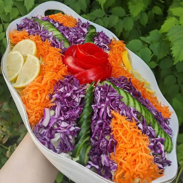 مدل سالاد کاهو + جدیدترین تزیین سالاد کاهو با گوجه و خیار برای سفره ای جذاب
