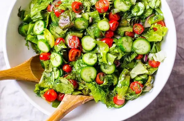 مدل سالاد کاهو + جدیدترین تزیین سالاد کاهو با گوجه و خیار برای سفره ای جذاب